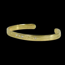 Load image into Gallery viewer, Gold Plains Cuff with 7 Diamonds
