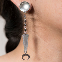 Load image into Gallery viewer, Classic Southern Plains Earring
