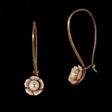 Load image into Gallery viewer, The Flower Earrings
