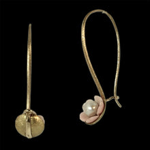 Load image into Gallery viewer, The Flower Earrings
