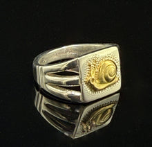 Load image into Gallery viewer, Snail Signet Ring
